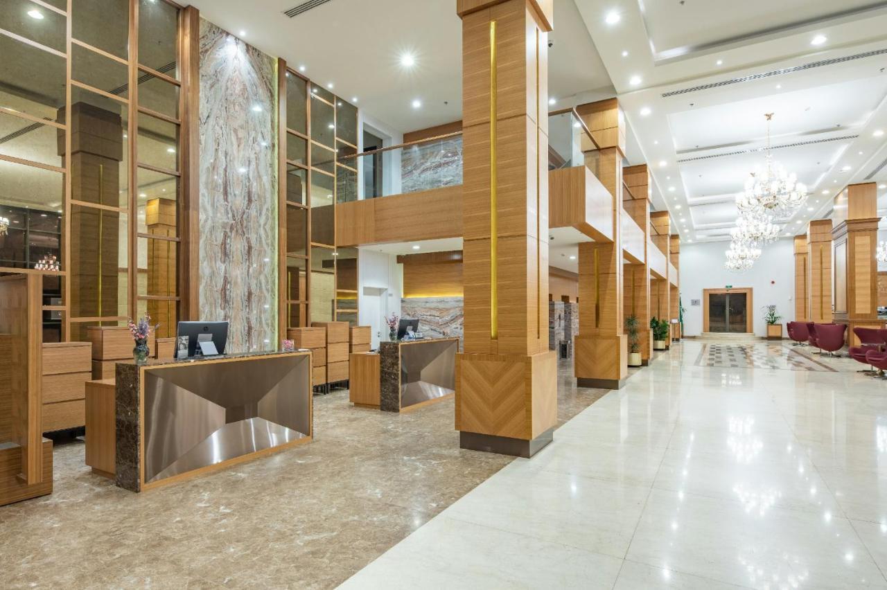 Radisson Blu Hotel, Бурайда Екстериор снимка