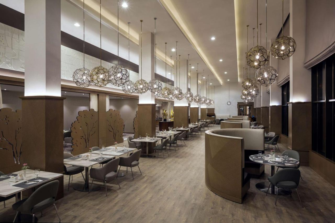 Radisson Blu Hotel, Бурайда Екстериор снимка
