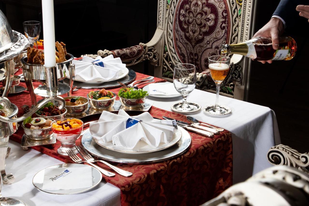 Radisson Blu Hotel, Бурайда Екстериор снимка