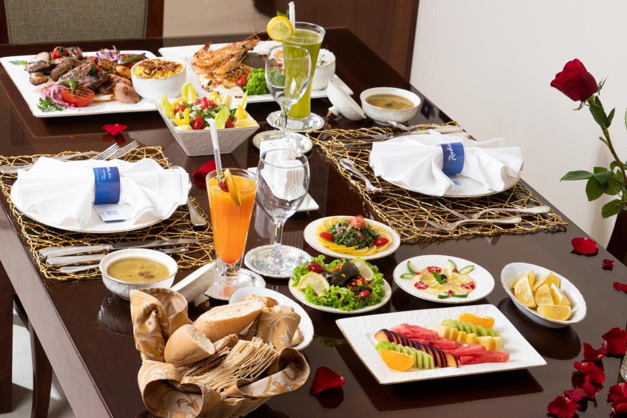 Radisson Blu Hotel, Бурайда Екстериор снимка
