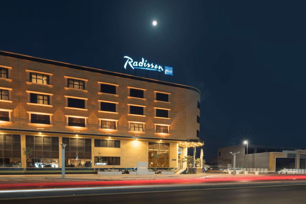 Radisson Blu Hotel, Бурайда Екстериор снимка