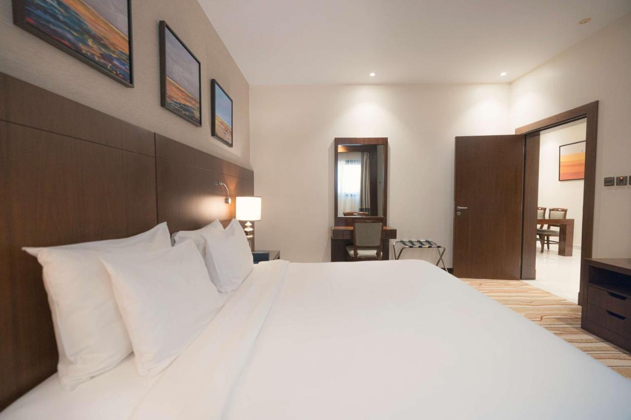 Radisson Blu Hotel, Бурайда Екстериор снимка