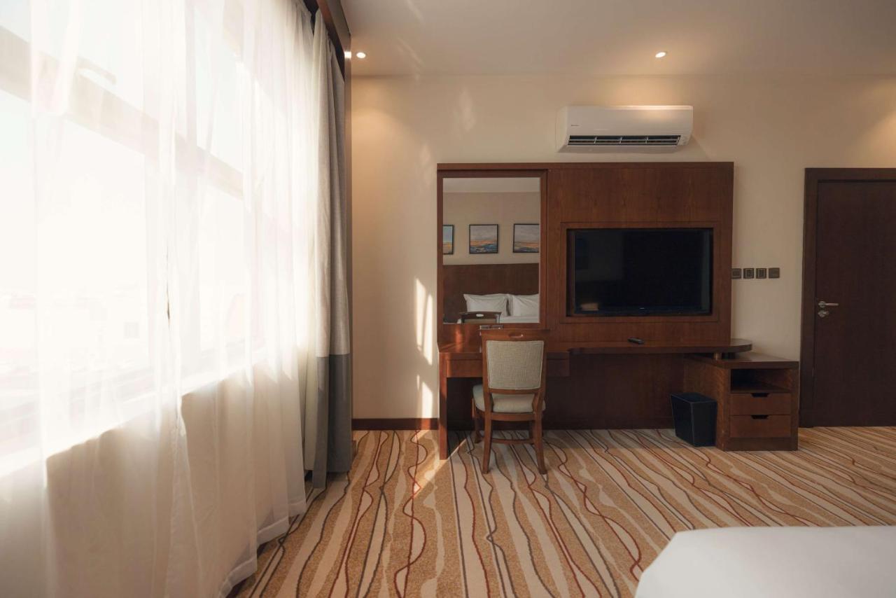 Radisson Blu Hotel, Бурайда Екстериор снимка