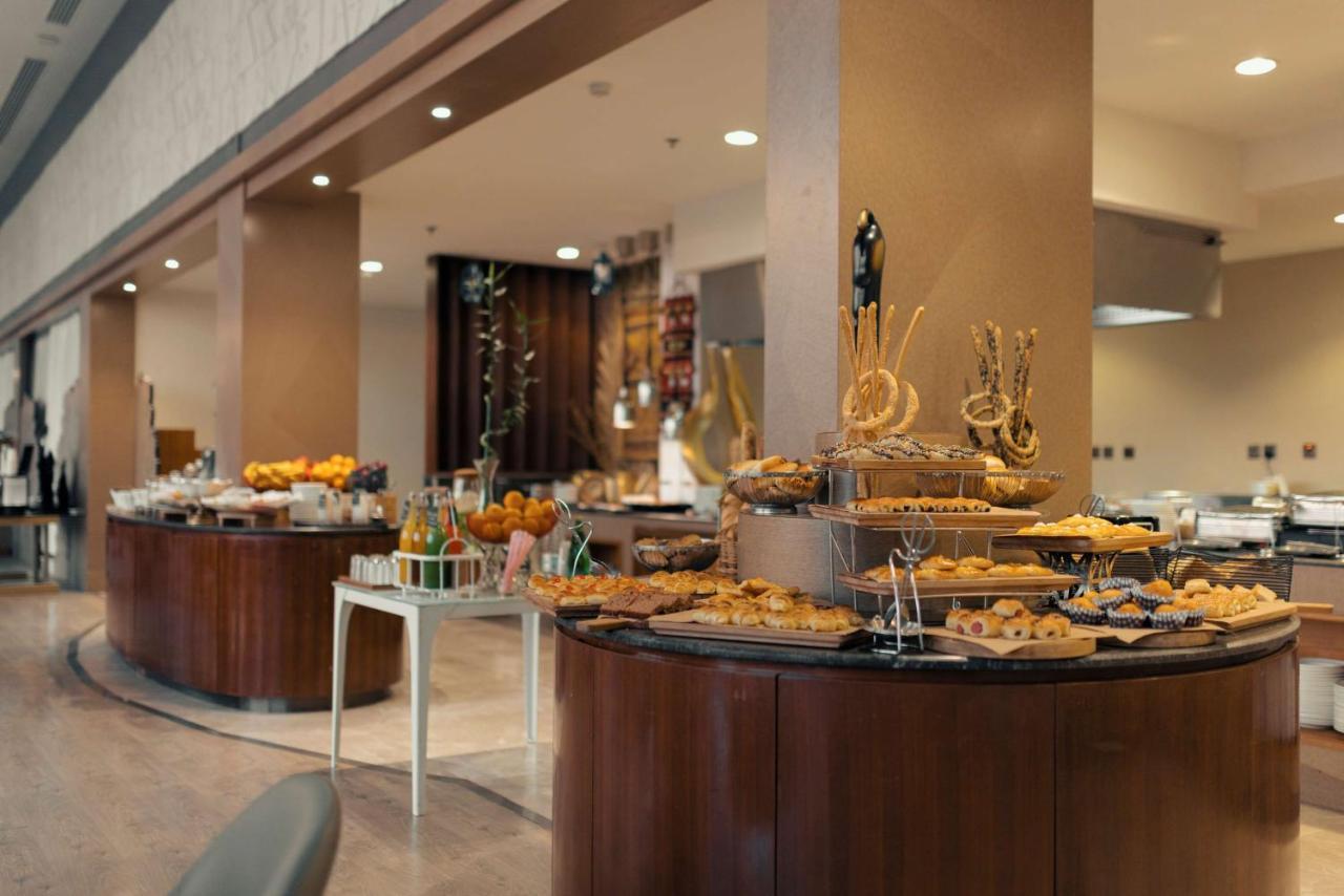 Radisson Blu Hotel, Бурайда Екстериор снимка