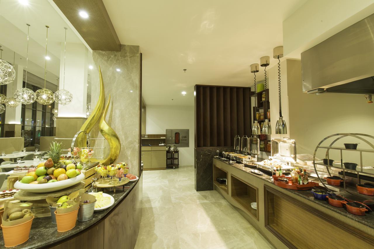 Radisson Blu Hotel, Бурайда Екстериор снимка