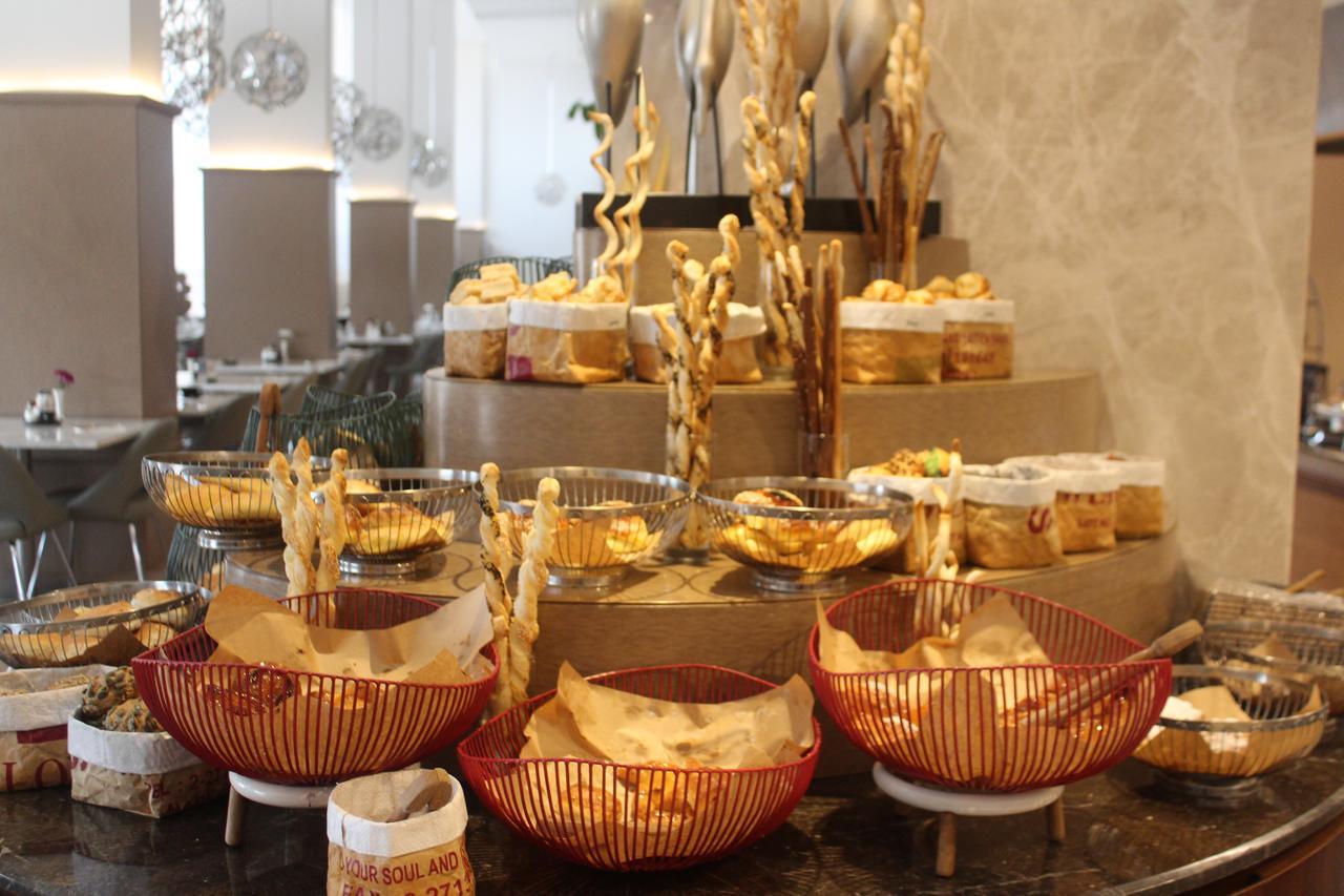 Radisson Blu Hotel, Бурайда Екстериор снимка