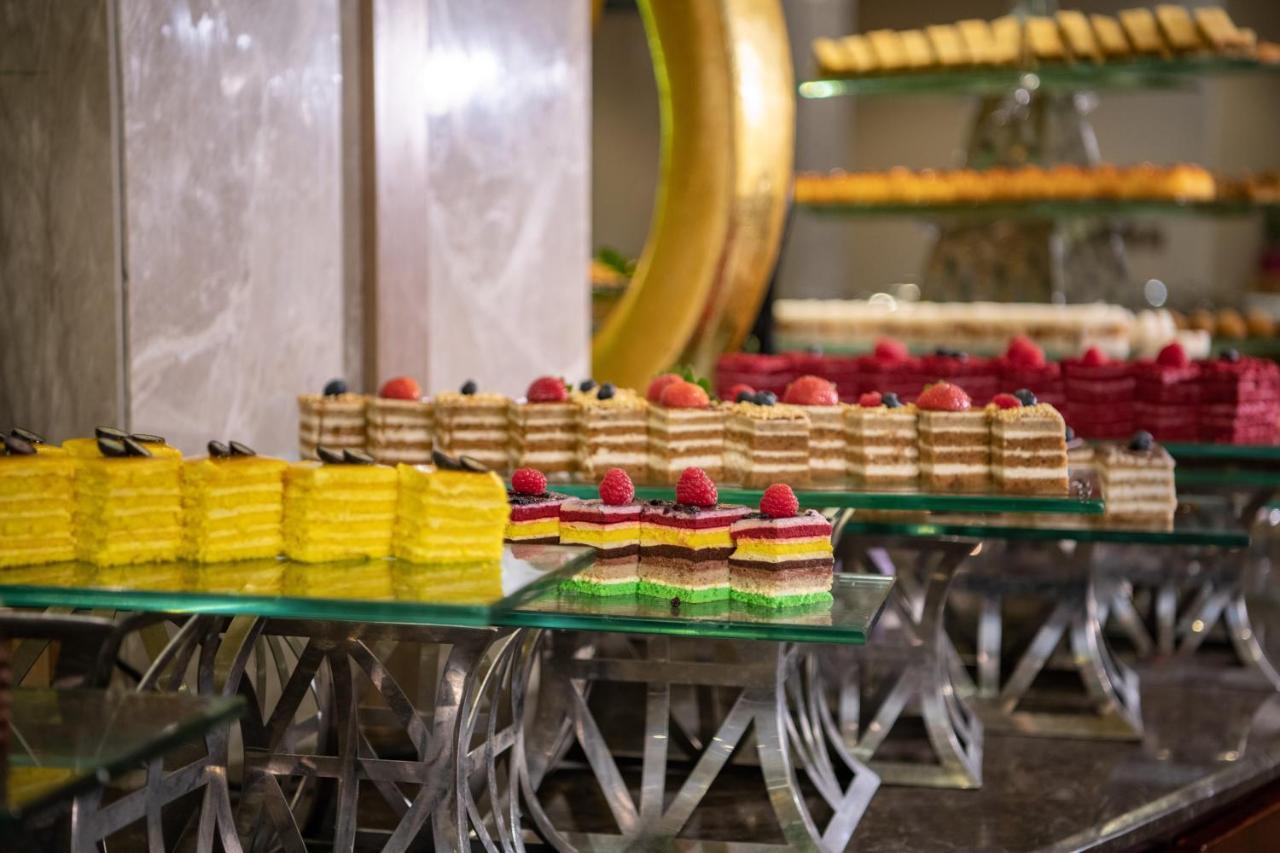 Radisson Blu Hotel, Бурайда Екстериор снимка
